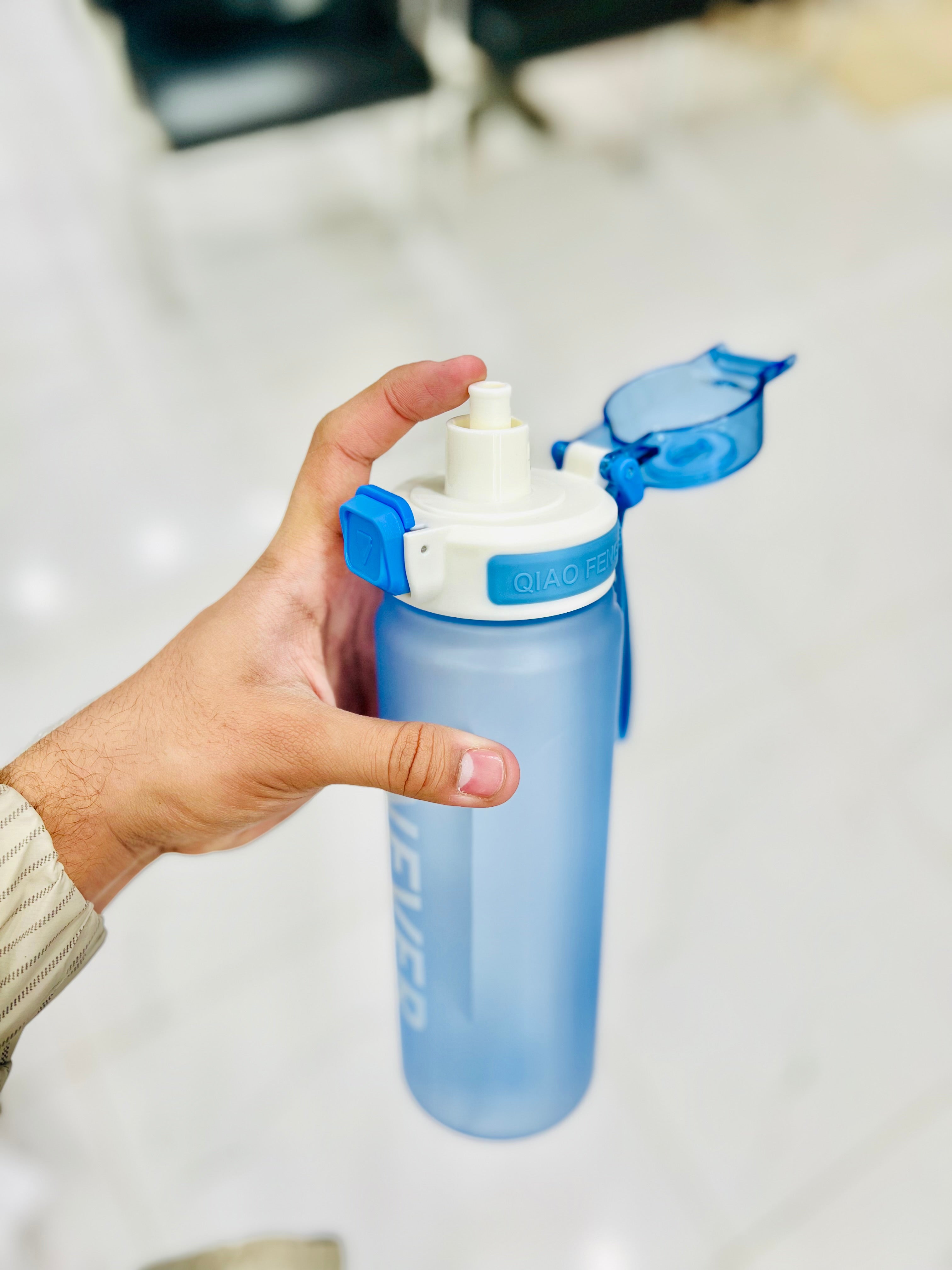 900 ML Sports Water Bottle With PopUp Straw & Carry Strap